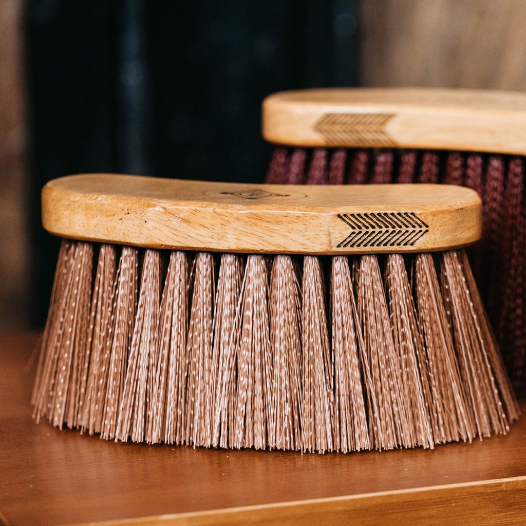 Grooming Deluxe middle brush medium